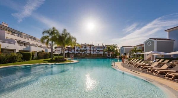 Garden apartment in Cortijo del Mar, Estepona